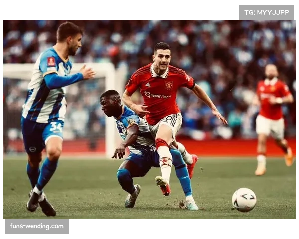 布莱顿凭借巴莱巴长传助攻打破曼联球门,展现后场组织新思路